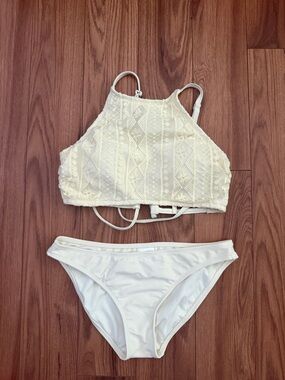 D/DD Cup Cream High-Neck Lace Bikini Top and Matching Bottoms Medium